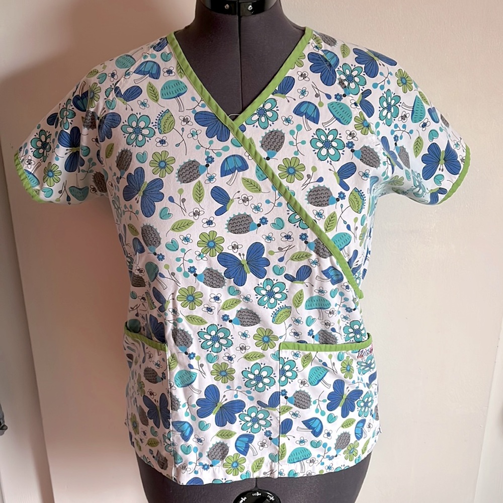 UA scrubs top
